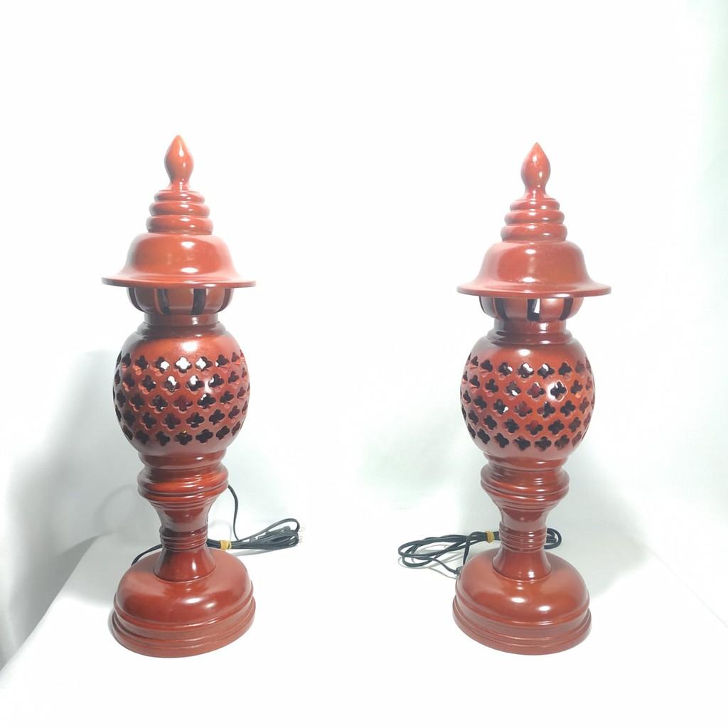BỘ ĐÔI ĐÈN THỜ GỖ HƯƠNG ĐỎ PHONG THỦY- KÈM BÓNG THỜ ẢNH THẬT
