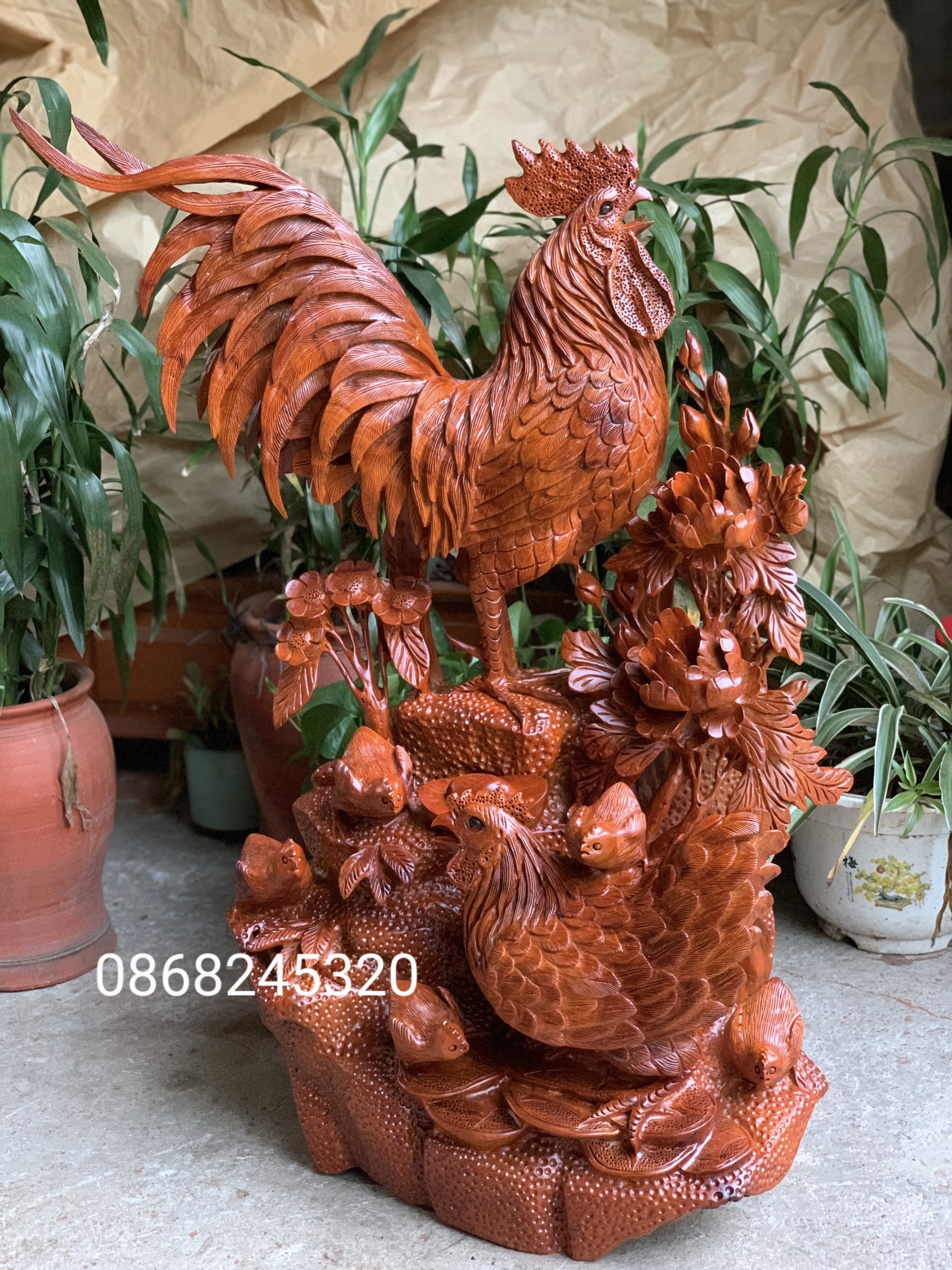 Tượng  gia đình gà phong thủy bằng gỗ hương ta kt cao 82×50×38cm