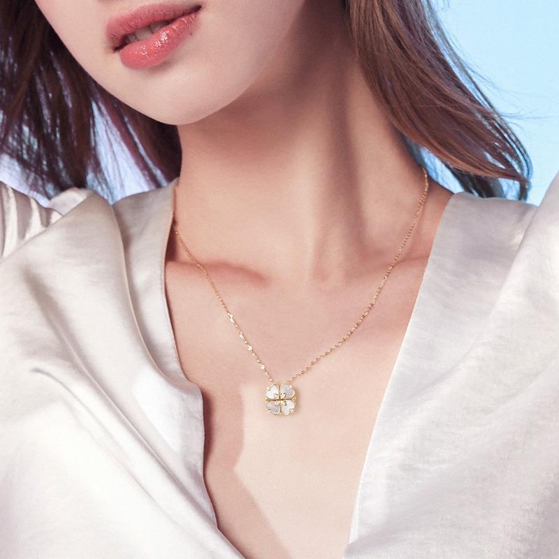 Dây chuyền vòng cổ nữ titan không đen cỏ bốn lá đẹp Ring House
