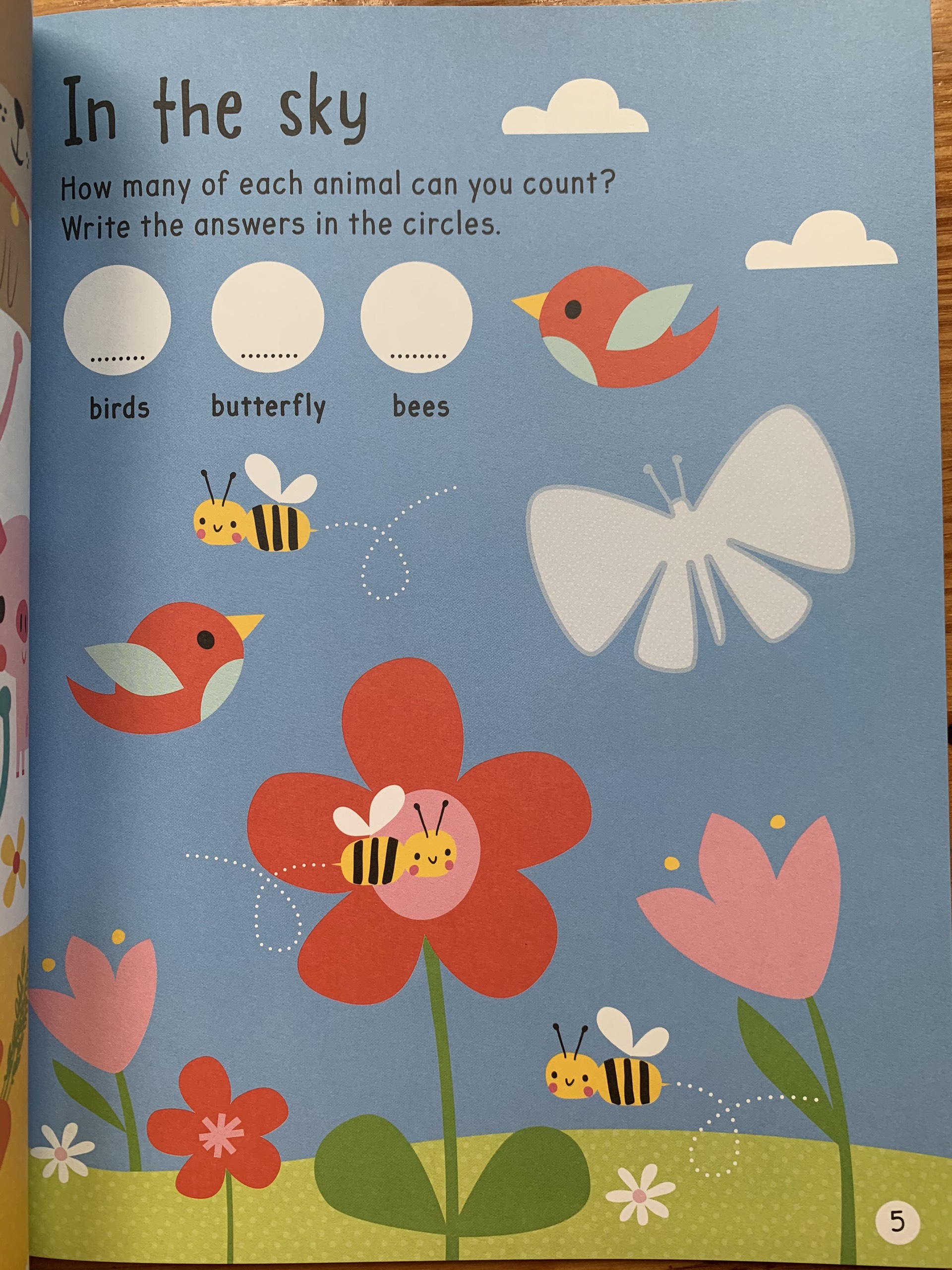 Sách tương tác sticker – Các bạn động vật - Animals (Sticker activity book)