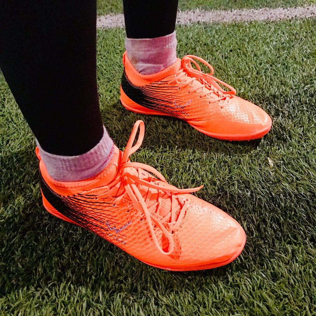 Mẫu giày thể dục thể thao đá banh cao cấp sân cỏ nhân tạo hiệu Wika Flash màu Cam