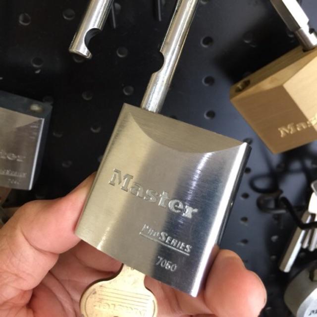 Ổ khóa thép Master Lock 7050 4KEY rộng 50mm 4 chìa - Dòng ProSeries
