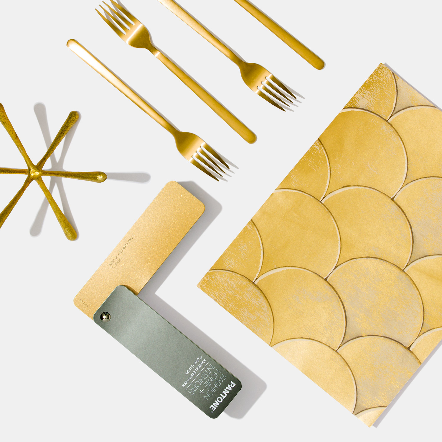 Bộ 1 thanh bảng màu Pantone TPM FHIP310N - Fashion Home Interiors Metallics Shimmmer - Phiên bản 2020- 200 màu TPM hiệu ứng kim loại ngành Thời trang Nhà ở Nội thất - Nhập khẩu từ PANTONE LLC USA