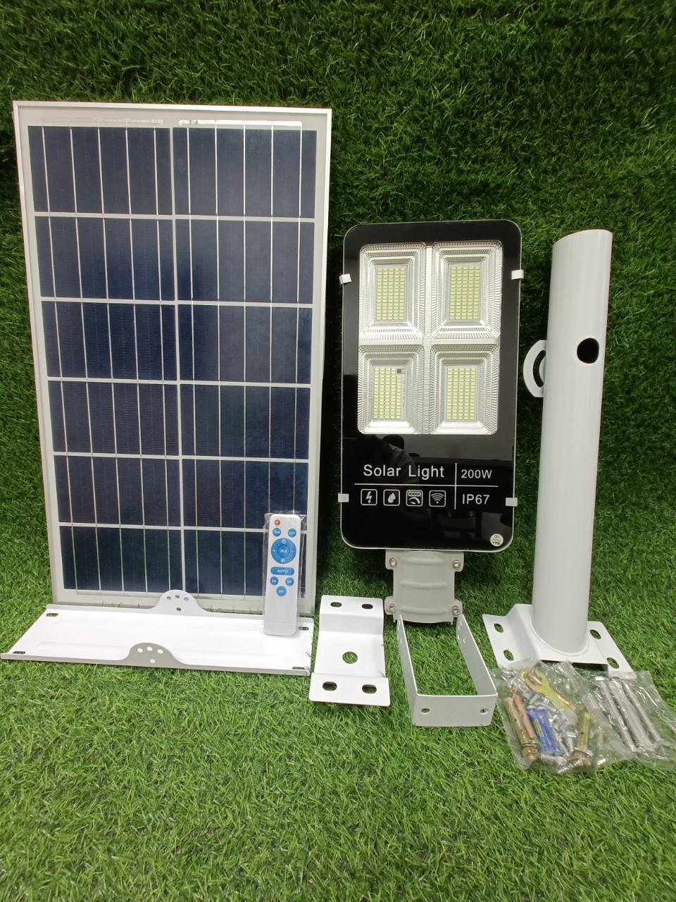 Đèn Năng Lượng Mặt Trời sân vườn 100W 200W 300W 400W