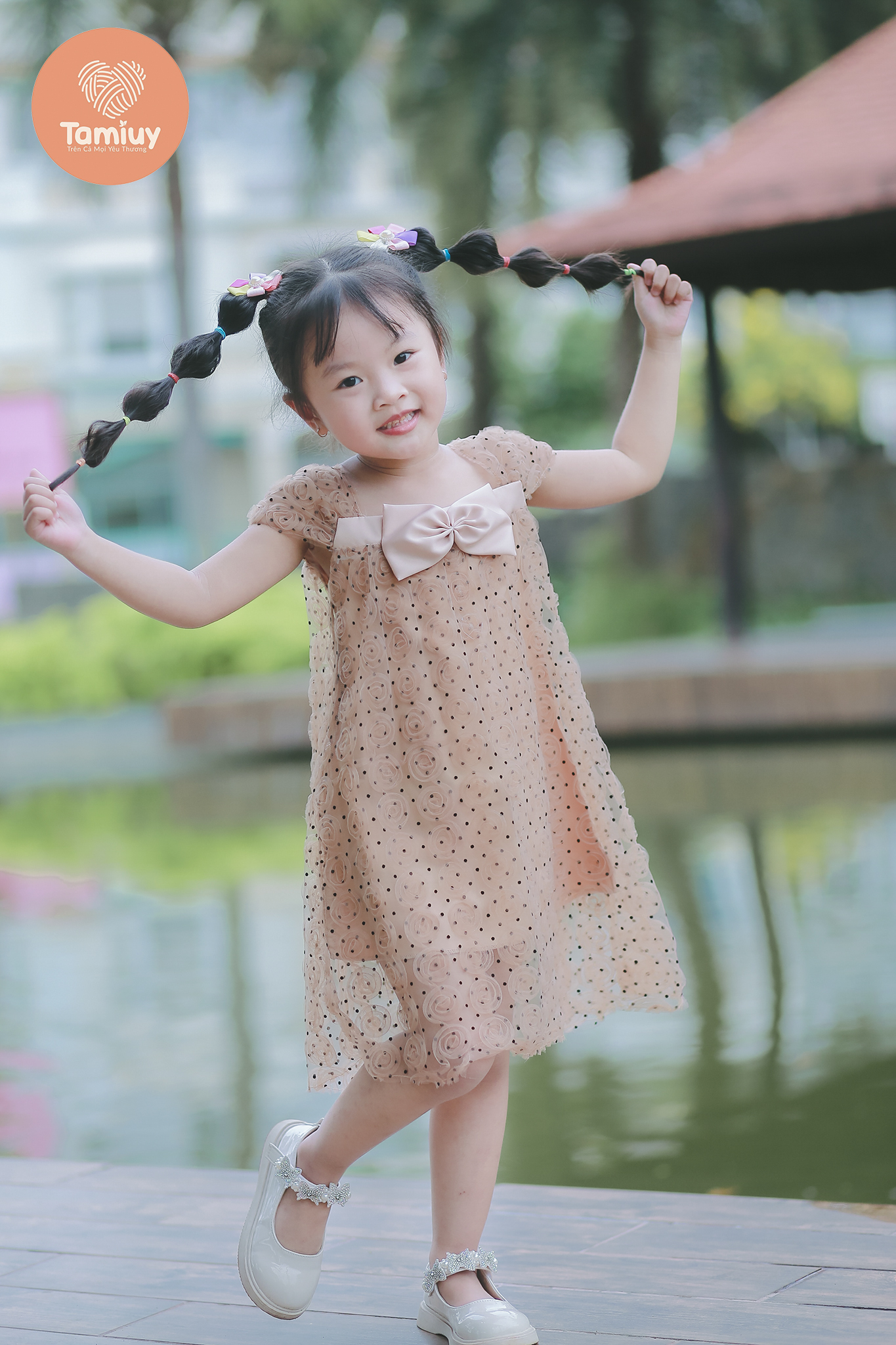 Đầm Xòe Hoa Hồng Đính Nơ Ngực Tamiuy  Chất Vải Voan Mềm Mại Cùng  Họa Tiết Nổi Bật Xinh Xắn Dễ Thương Cho Các Bé Gái