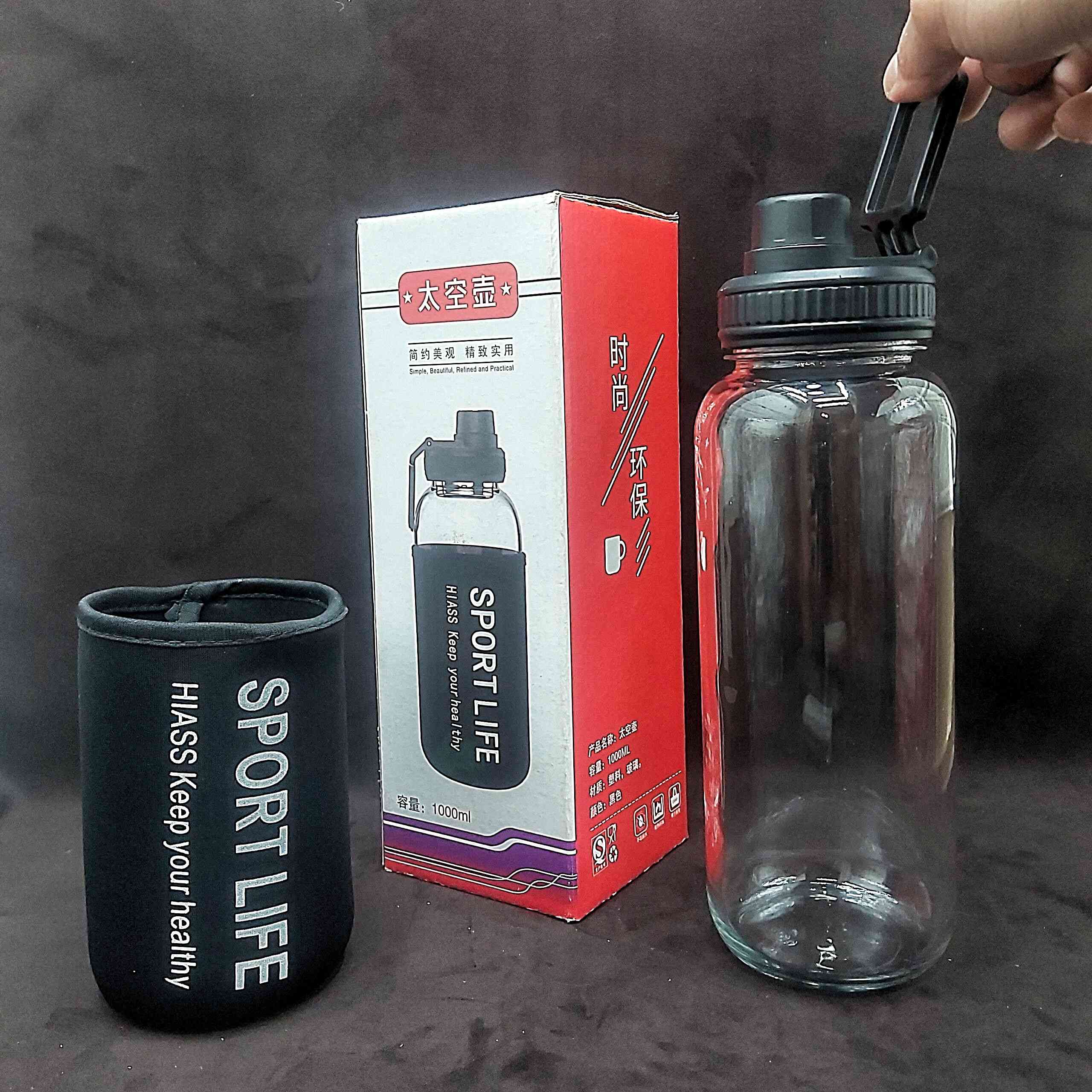 Chai Thủy Tinh đựng nước 1000ml SPORT LIFE - Nắp nhựa đen có quai, gioăng cao su – tặng kèm túi vải Spandex