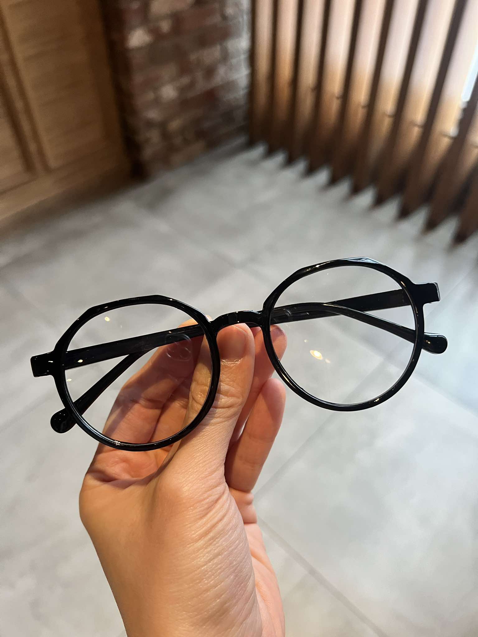 Kính gọng nhựa Mắt tròn thiết kế đơn giản