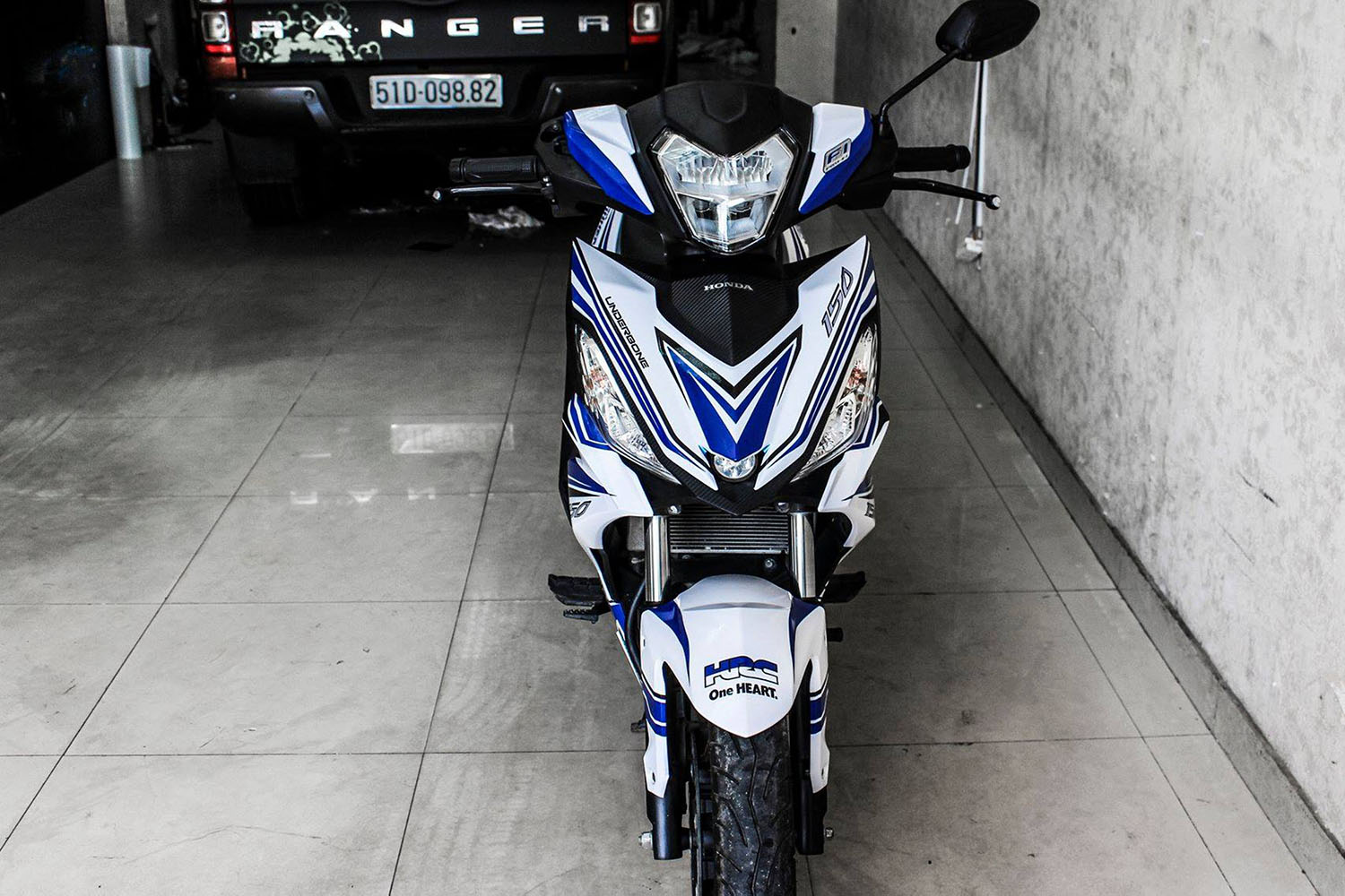 Tem trùm Winner 150 HRC White Blue