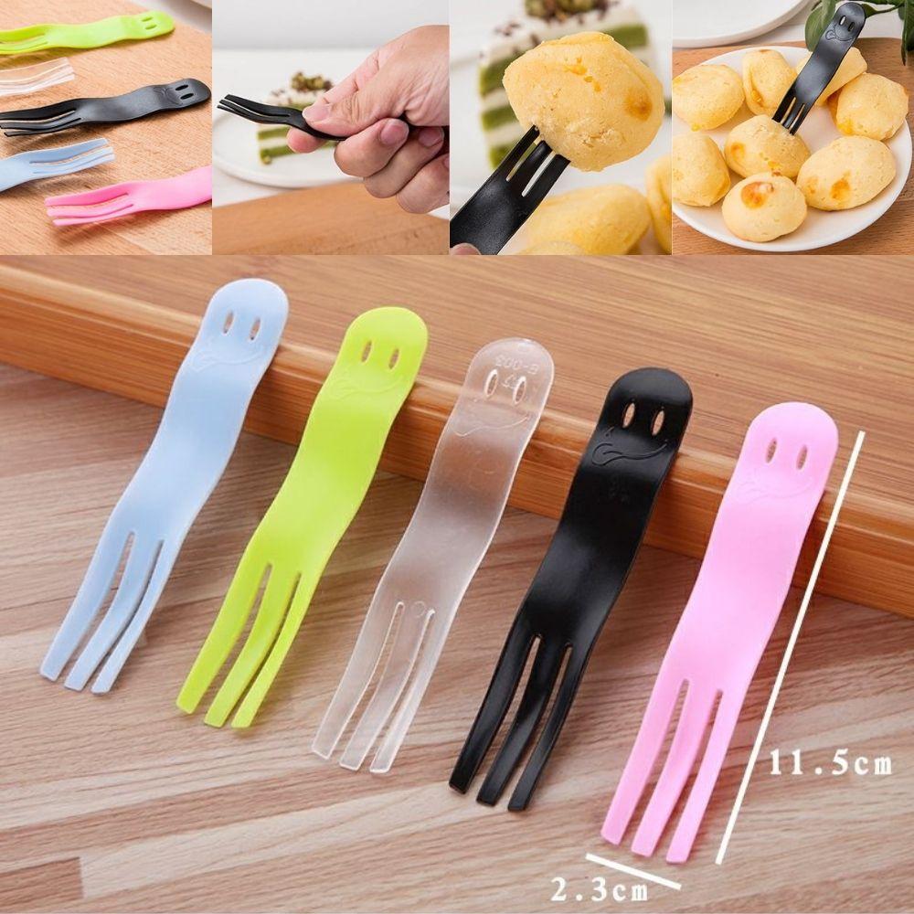 Nĩa nhựa trong suốt để ăn trái cây dùng một lần tiện lợi