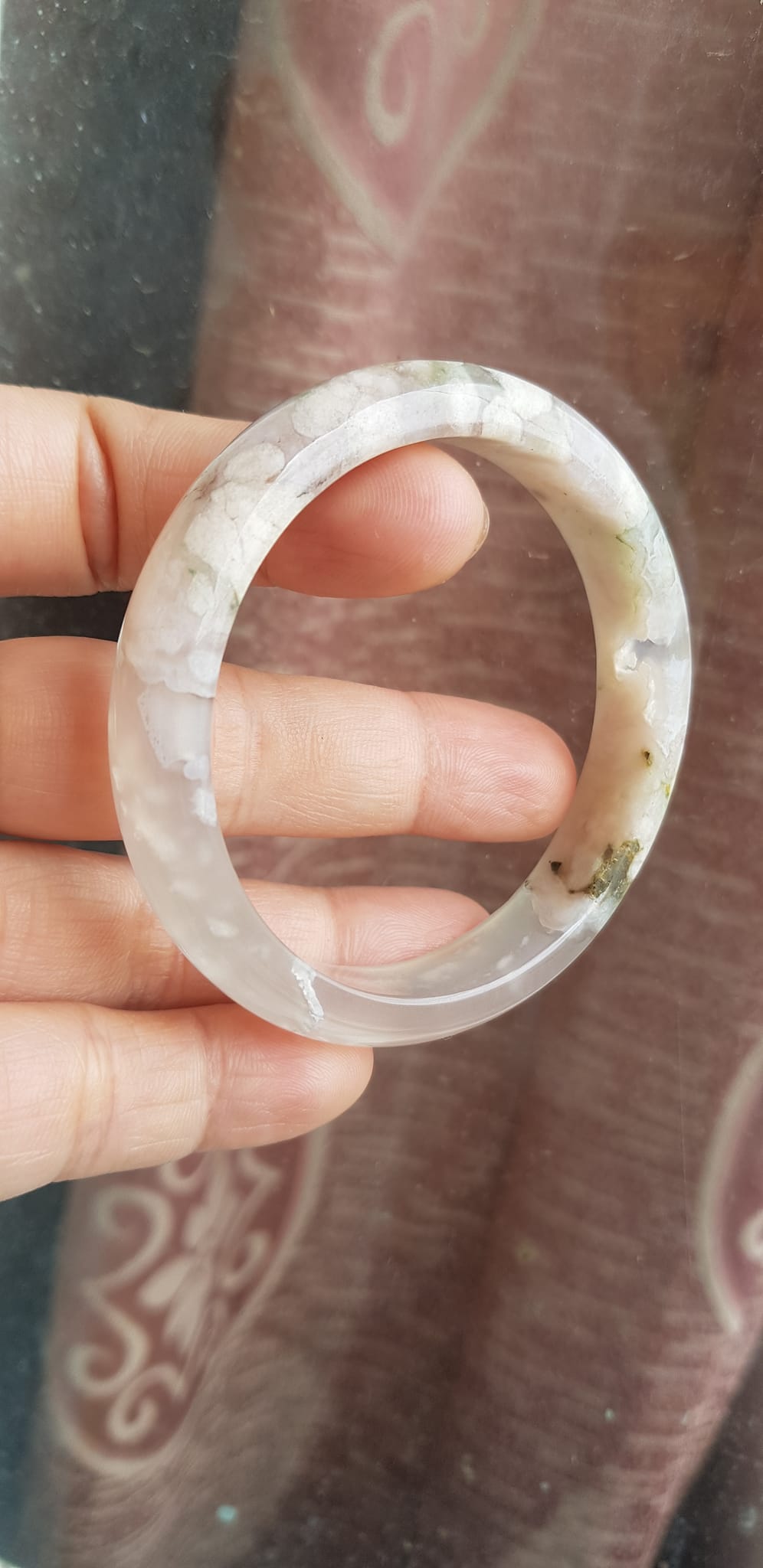 Vòng tay Nữ Bản Hẹ Đá Mã Não Bông Hoa tuyết trắng trong bóng 1 bên đều đẹp  Ni 53mm x Cao 11mm x dầy 6,5mm Nữ mệnh Kim mệnh Thủy 50kg - 54kg đeo xinh đẹp tay ạ