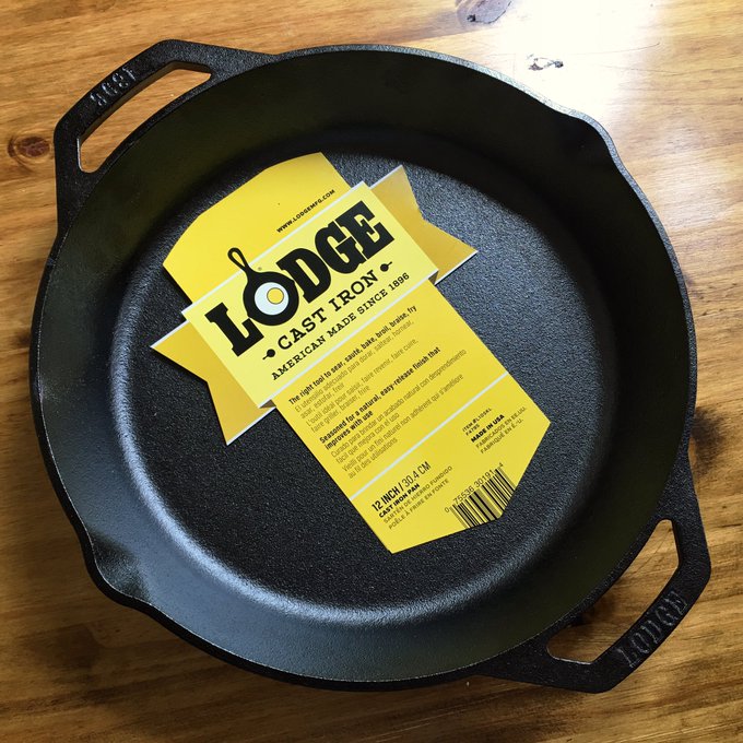 Chảo gang chiên rán xào không dính Lodge L10SKL 2 tay cầm đường kính 30.5 cm - Sản xuất tại Mỹ