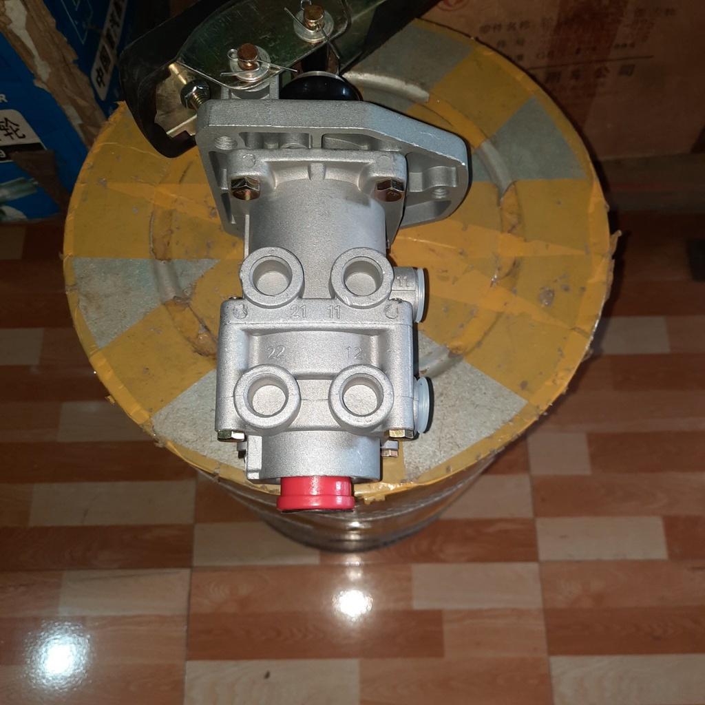 Tổng phanh hơi 6 lỗ hơi, có bàn đạp. Dùng chế bộ phận thắng cho các dòng xe độ, xe trộn bê tông