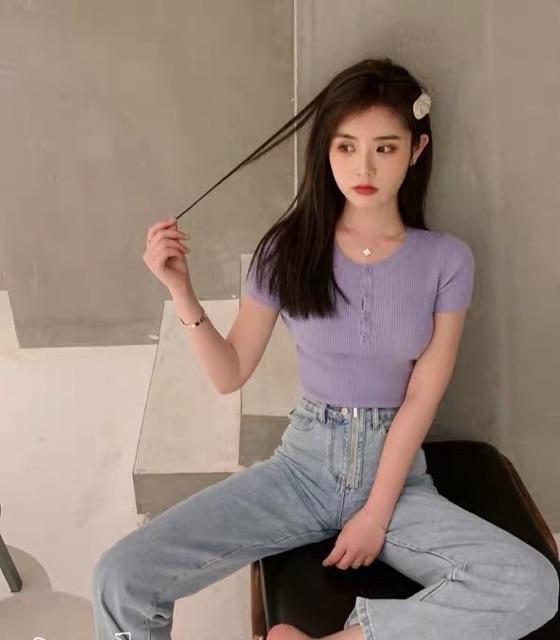 Áo croptop cổ tròn khuy dọc