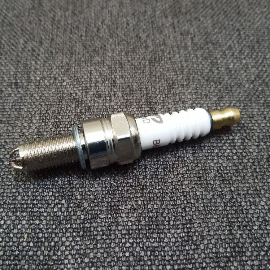 Bugi 3 chấu gắn xe ta ga yamaha HONDA SYM SUZUKI,gắn được các dòng xe tay ga luôn...