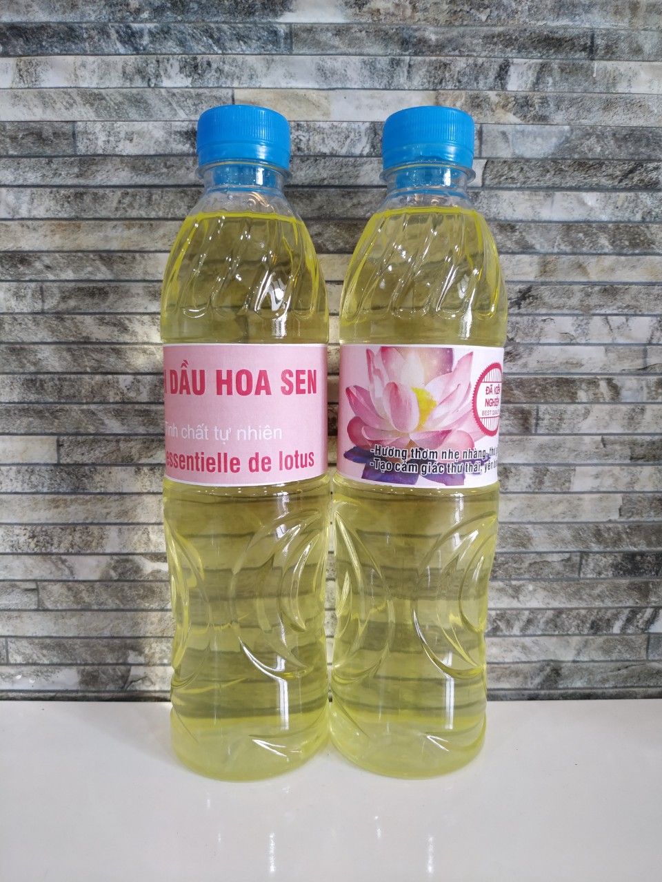 Tinh dầu Sen lau ban thờ, chai 500ml