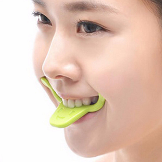 Dụng cụ tạo nụ cười tươi - Smile maker (Màu xanh lá)