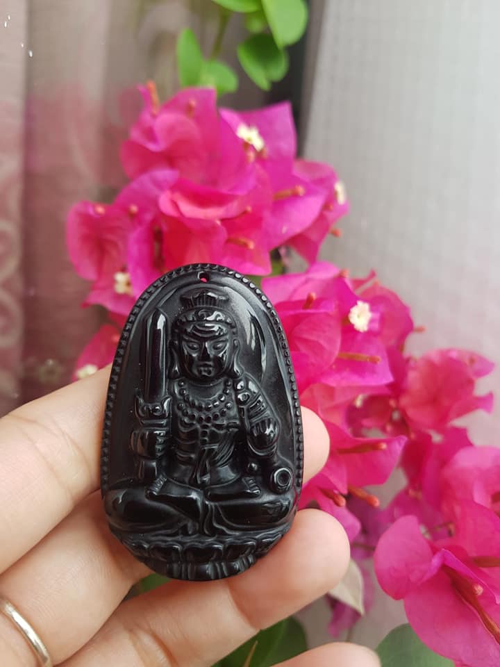 Mặt Dây Chuyền Bất Động Minh Vương Độ Mệnh Nam Tuổi DẬU  Chất liệu đá mã não đen Hợp Nam mệnh Thủy, mệnh Mộc  Size nam C53mm x N39mm x S11mm ạ