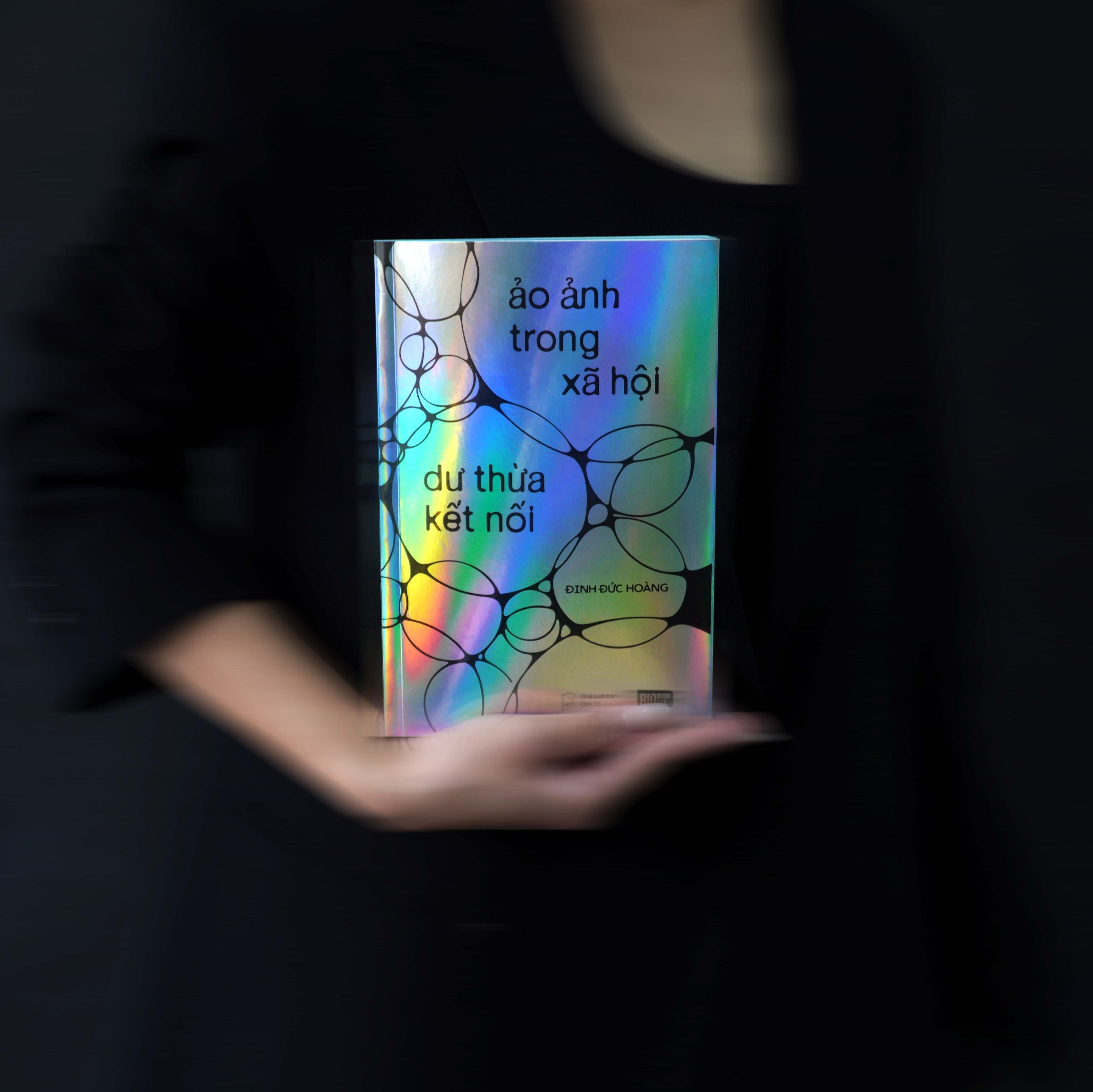 Sách - Ảo ảnh trong xã hội dư thừa kết nối