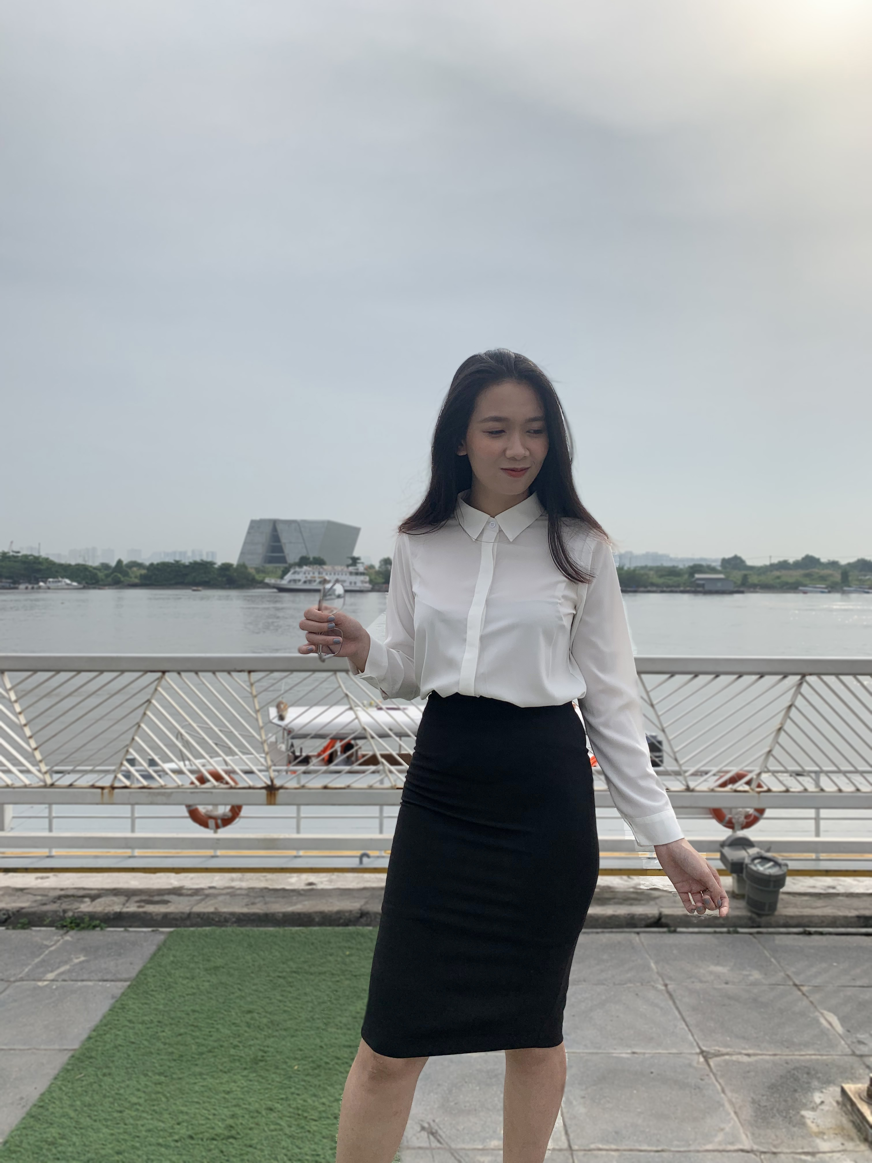 Chân Váy Bút Chì Thiết Kế Thời Trang Công Sở xẻ Sau - Đen - BL0022