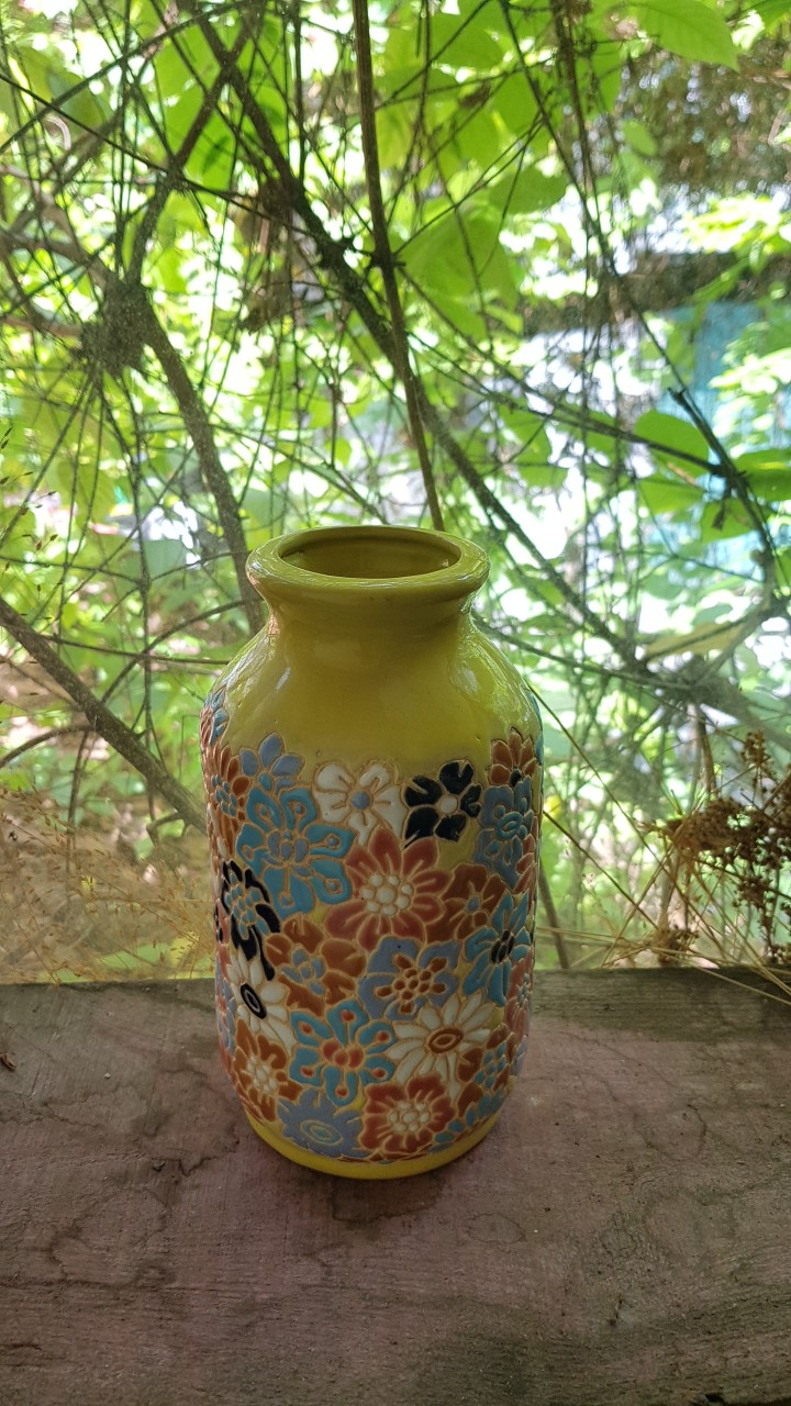 Bình hoa, bình cắm hoa với hoa văn khắc chìm và chấm men màu từng chi tiết nhỏ, cao 19cm, trang trí nhà cửa, quà tặng tân gia, sinh nhật, gốm Biên Hòa. Giao từ HCM