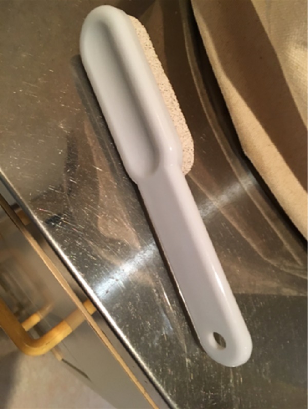 Set 01 khăn spa, 01 khăn tắm &amp; 01 khăn mặt cotton Kuromori TẶNG kèm 01 Bàn chải chà gót chân đá San hô tự nhiên - Nội địa Nhật