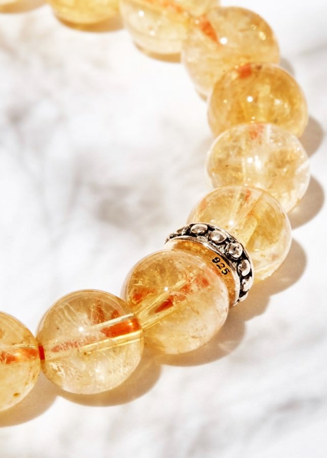 Vòng Tay Đá Thạch Anh Vàng Charm Bạc Thái - Thổ Kim