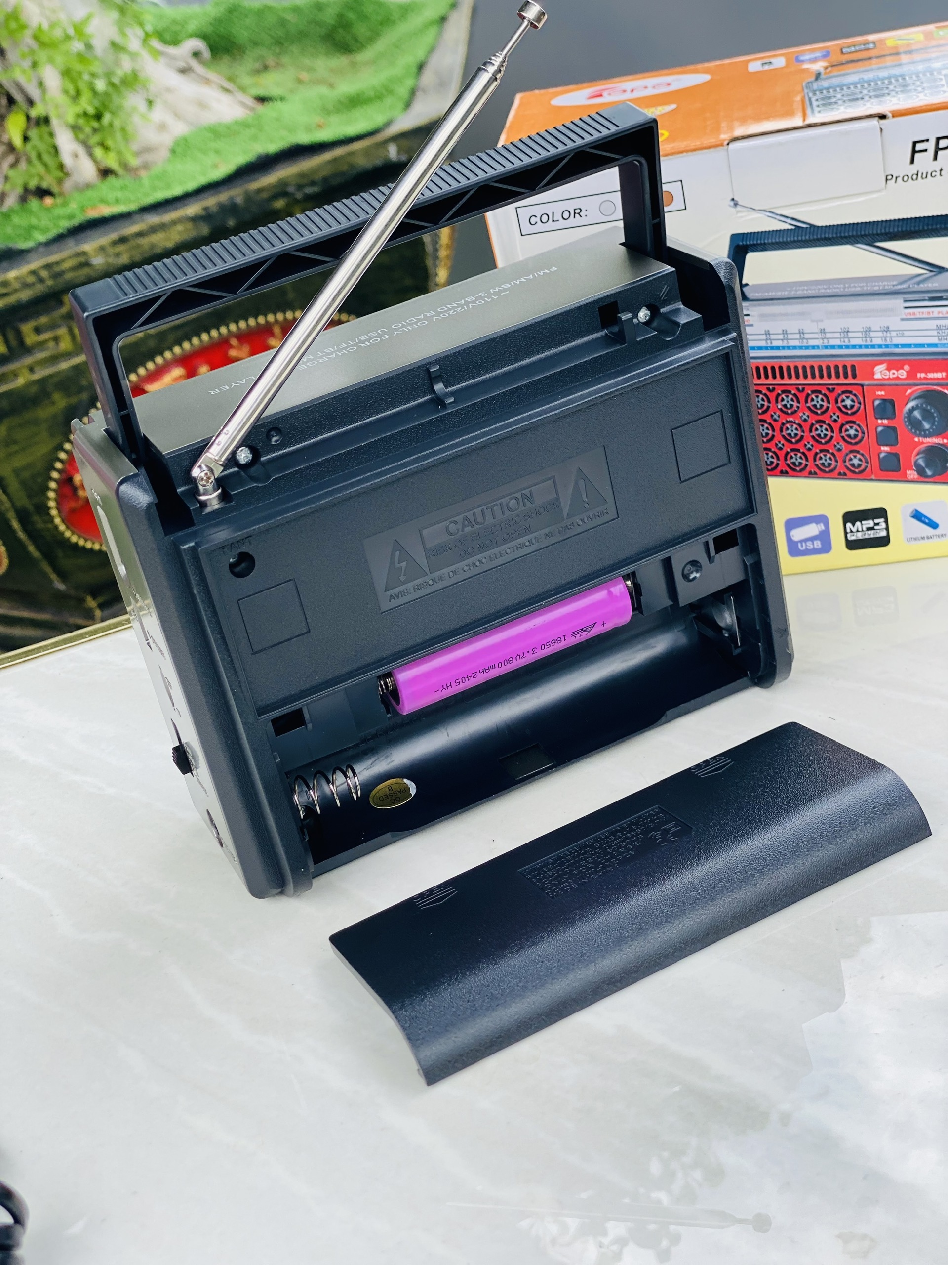 Đài Radio FM FP 309BT Trải nghiệm âm thanh sống động với công suất 5W, kết nối Bluetooth, USB, TF, AUX ,đèn LED pin sạc quà tặng ông bà cha mẹ ý nghĩa hàng nhập khẩu