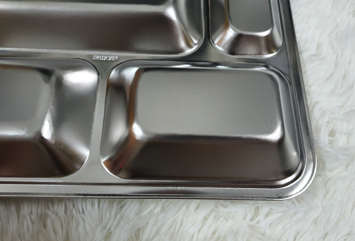 Khay cơm inox 4 ngăn, inox 304 có nắp nhựa