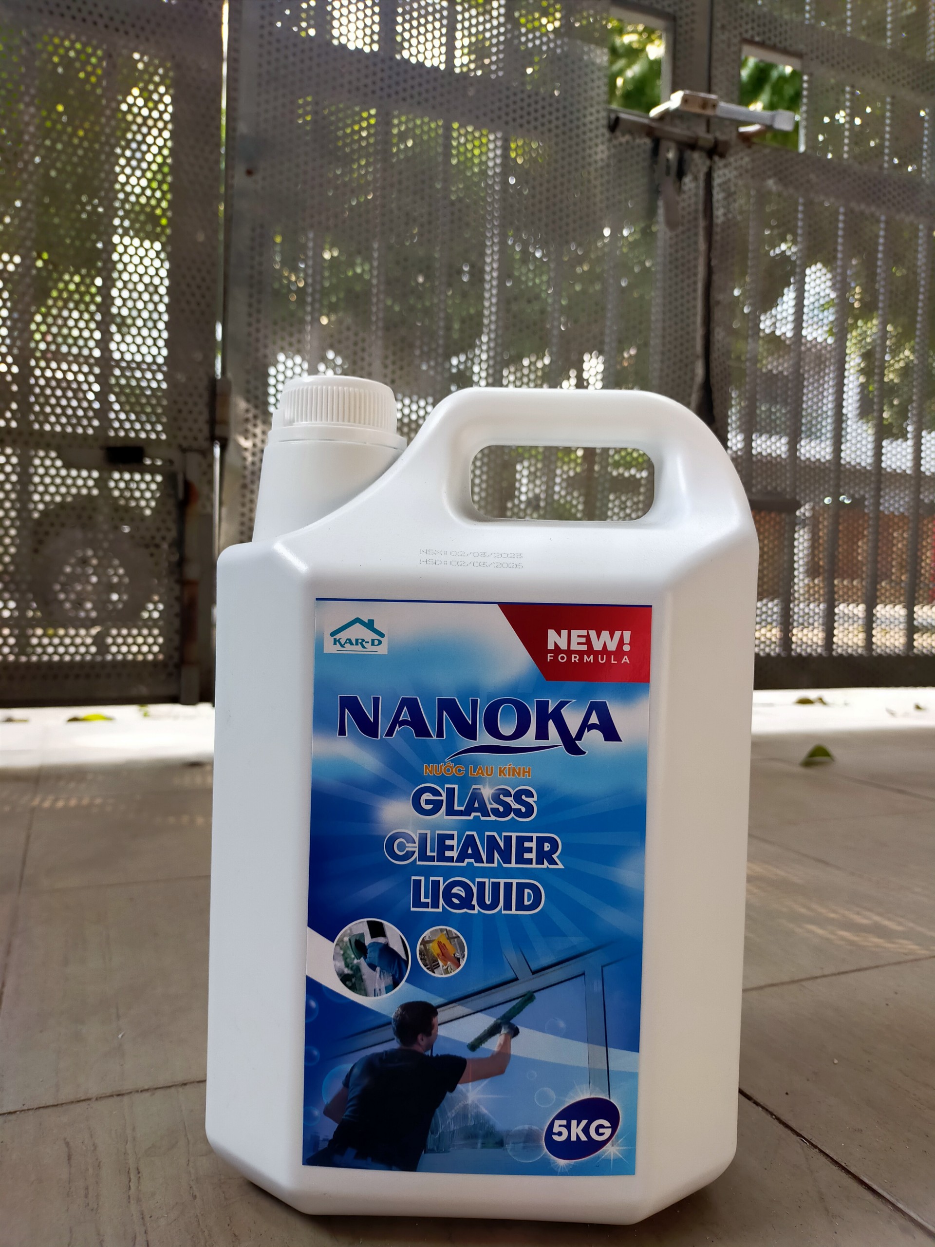 Can 5kg Siêu Tiết Kiệm - Nước lau kính Nanoka 5kg Siêu sạch, hạn chế bám bụi, không để lại vết sọc trên kính