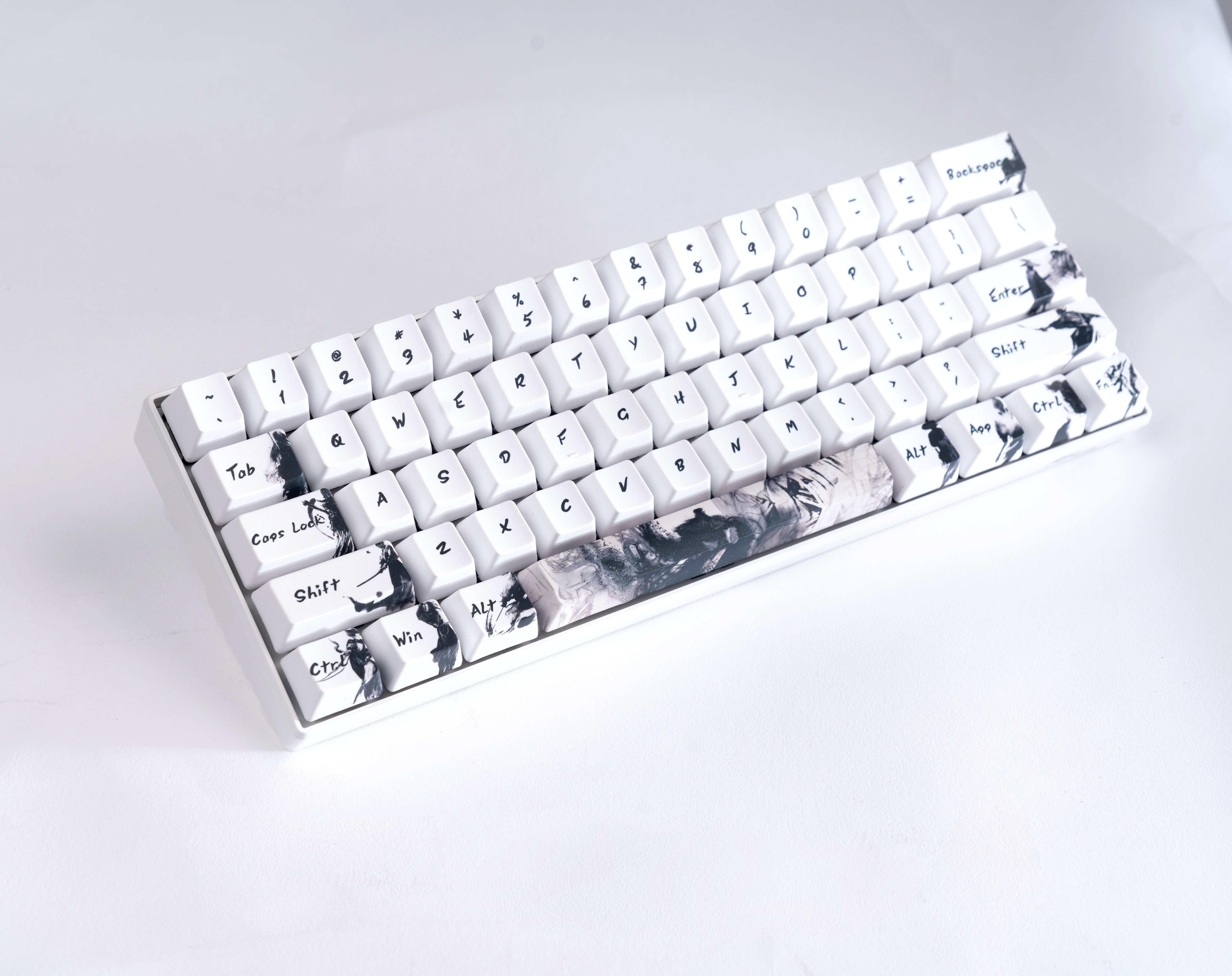 Keycap  PBT dành cho Bàn phím cơ không dây RK61 – Chính hãng Royal Kludge. 61 phím, Hoạ tiết Kiếm Khách, công nghệ in Dye–sub, bền đẹp. OEM Profile.