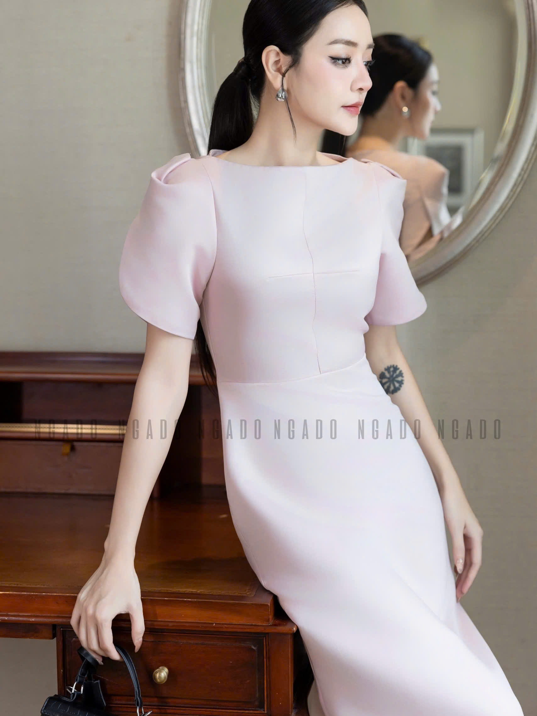 Đầm hồng cổ thuyền NGADO