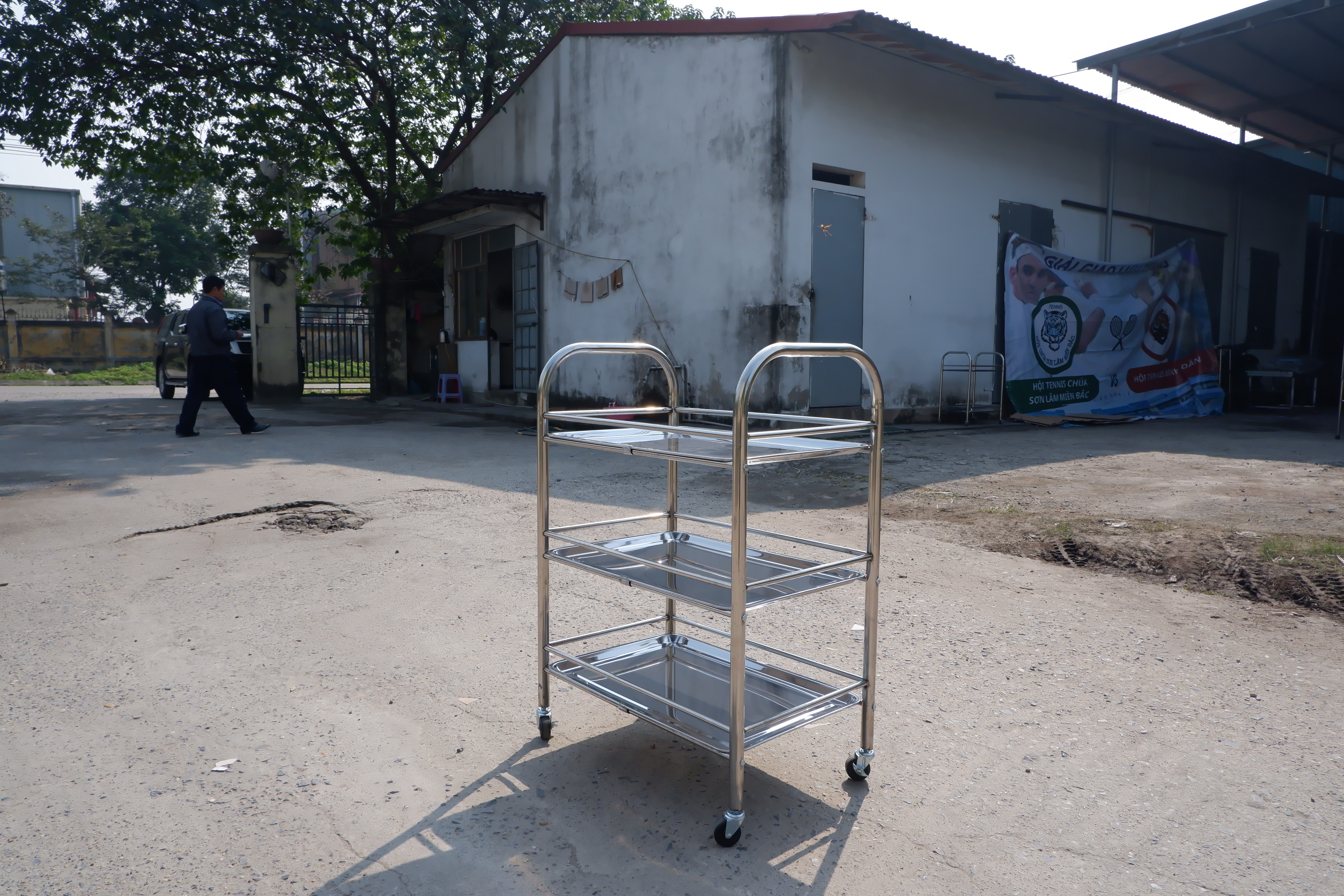 Xe tiêm 3 tầng inox