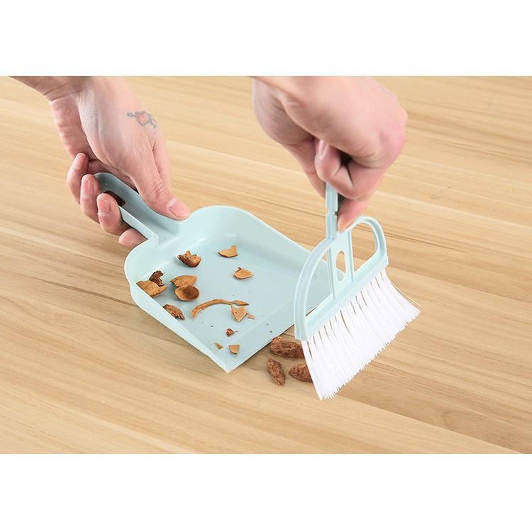 Bộ chổi và hót rác lau dọn bàn ghế, ban thờ