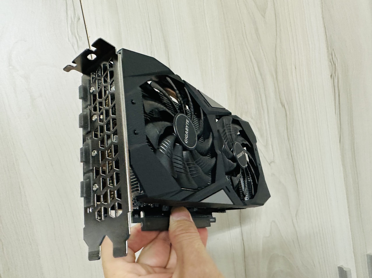 VGA (Cạc màn hình) GIGABYTE GeForce GTX 1660 SUPER OC 6GB (HÀNG CHÍNH HÃNG)