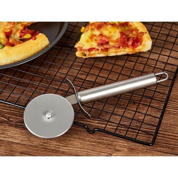 Dao cắt bánh pizza cán inox 18 cm