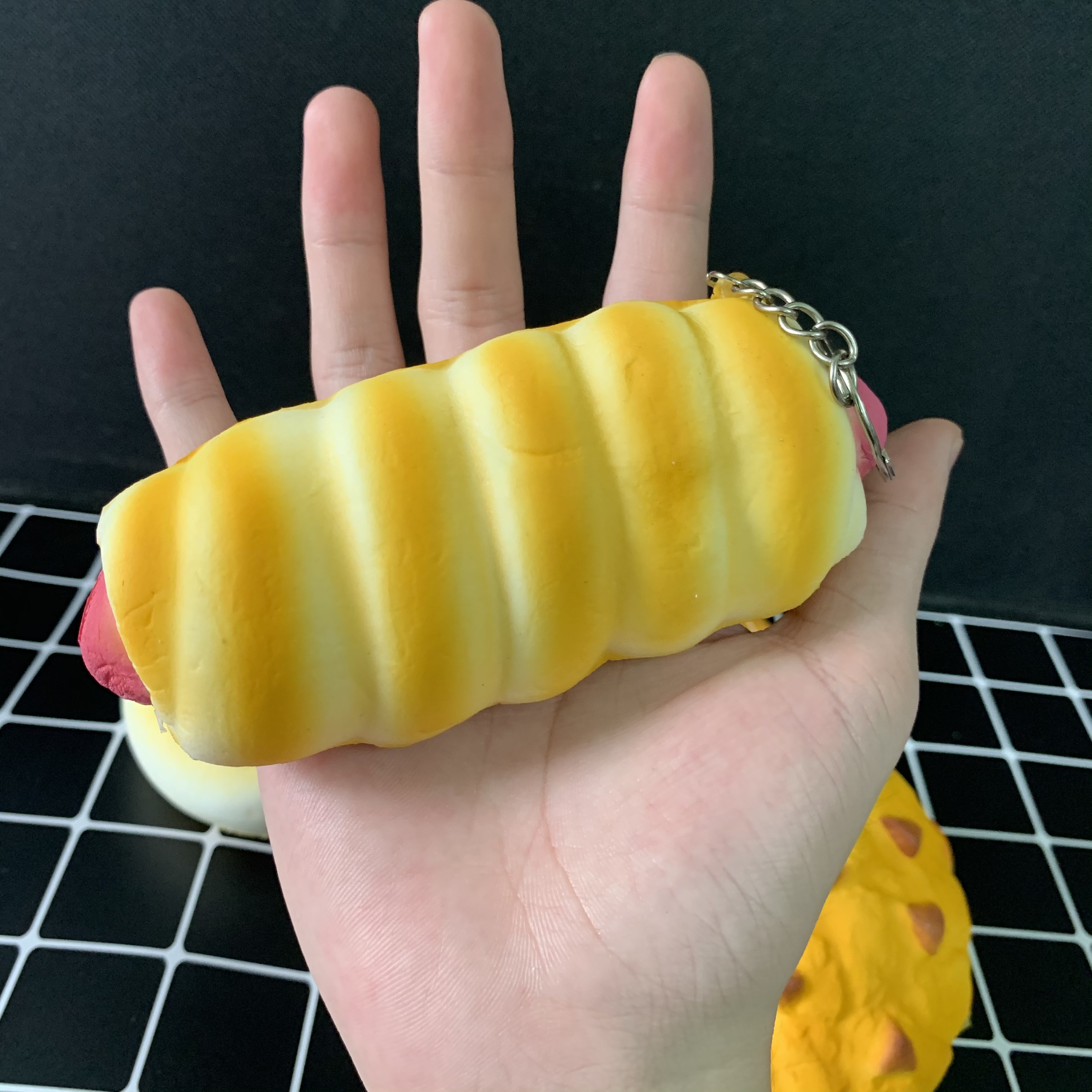 Đồ Chơi Squishy Mẫu Ngẫu Nhiên Có Móc Khóa - Squishy Đồng Giá Nhiều Hình Dáng Khác Nhau