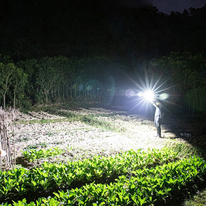 Đèn pin xách tay siêu sáng chiếu xa 300m, đèn Led cầm tay đa năng 4 chế độ,pin trâu, chống thấm nước có dây đeo