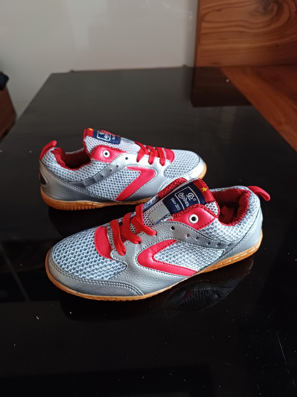 Giày cầu lông bóng chuyền chạy bộ nam nữ mã 005 đế khâu, ôm chân, da mềm thoáng khí