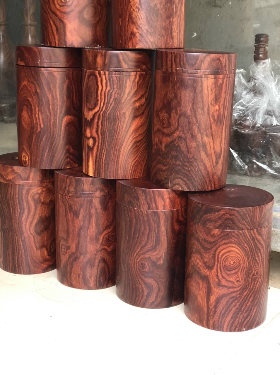 Hộp đựng trà chè bằng gỗ trắc đỏ đen kt cao 20×12cm