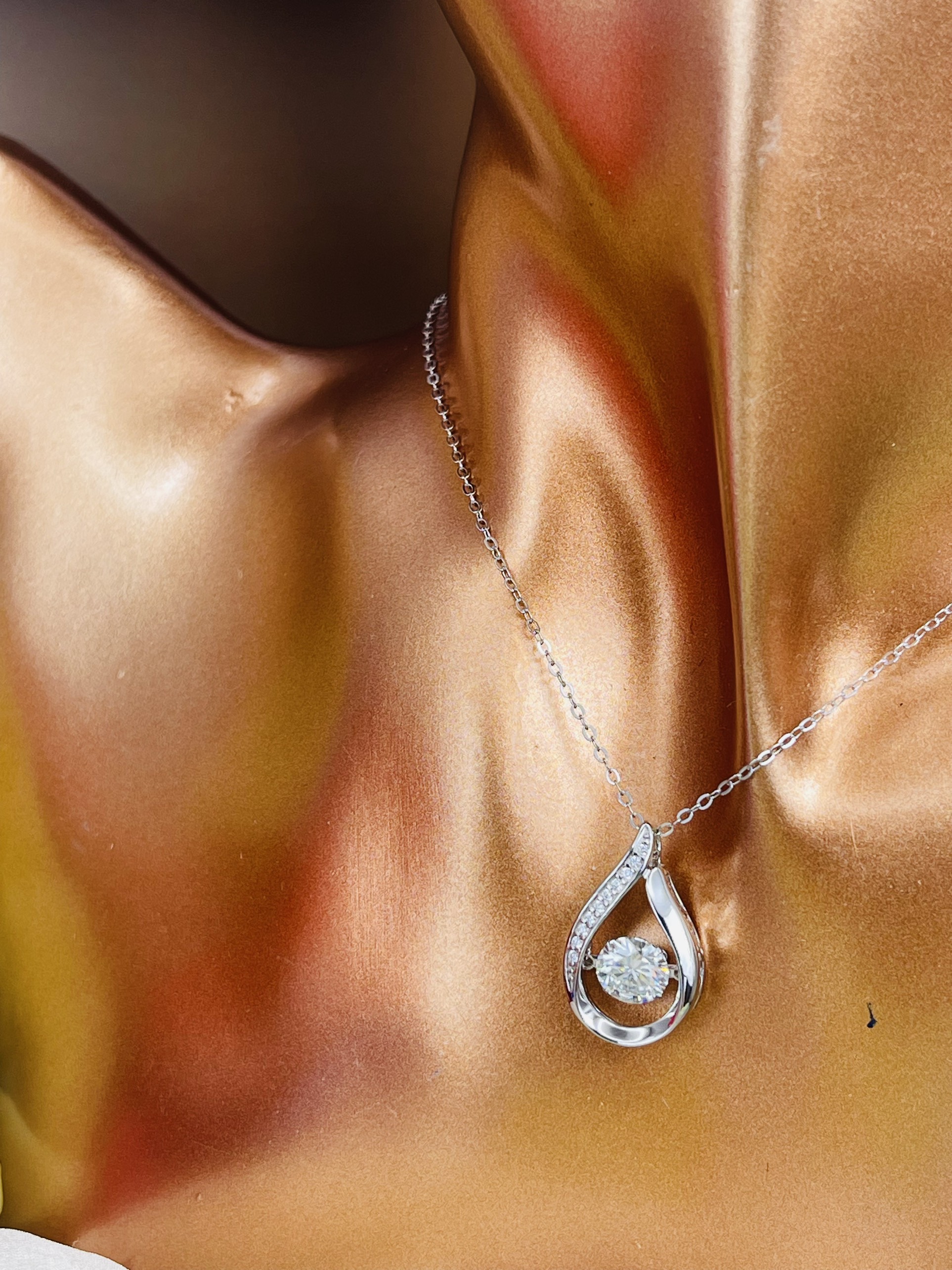 Dây chuyền Moissanite 1ct Kim Cương nhân tạo và Bạc 925 xi Bạch Kim N1238