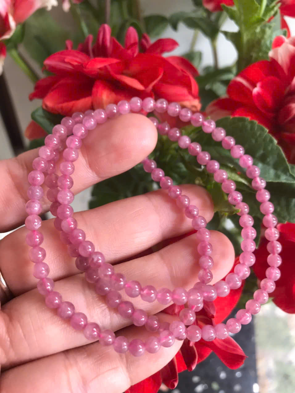 Chiếc Vòng Tay Chuỗi Quấn 3 Vòng Đá Tourmaline Hồng Tự Nhiên Đẹp Size hạt 4mm Nữ mệnh Hỏa và mệnh Thổ đeo xinh tay may mắn ạ