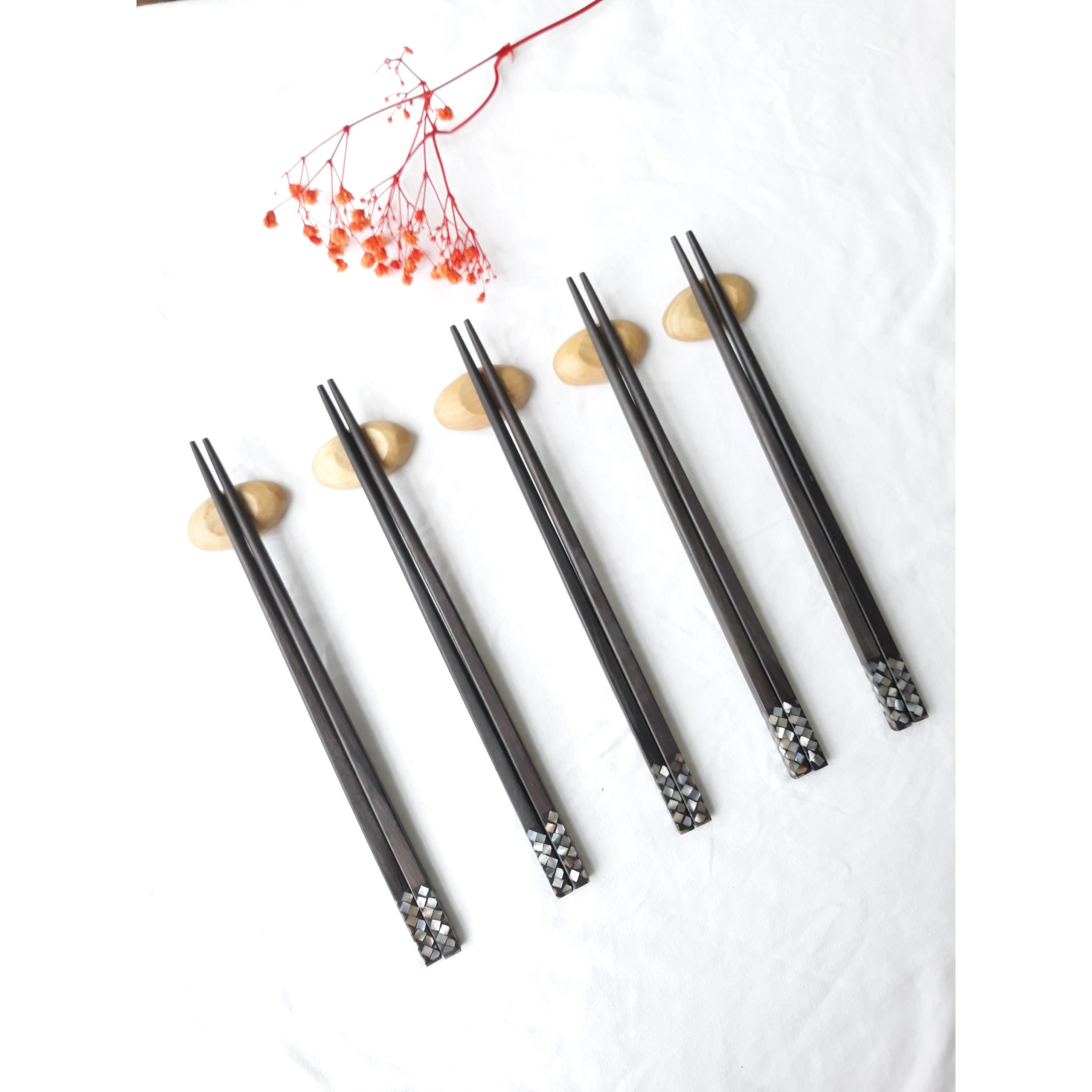 Đũa gỗ Mun Hoa vuông khảm trai 23,5cm-Bộ 5 đôi