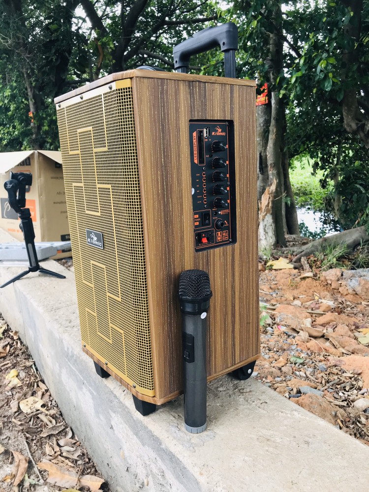 Loa kéo di động 2 tấc Kiomic K89 - Loa kéo hát karaoke - Đầy đủ cổng kết nối - Tặng kèm 2 micro UHF - Công suất cao, chất lượng âm thanh cực chuẩn - Hàng nhập khẩu