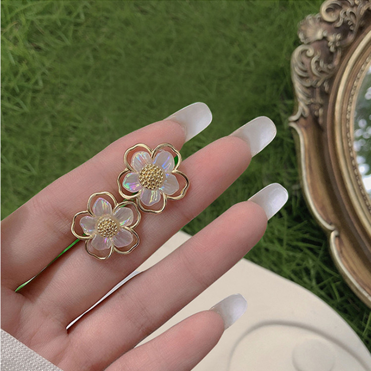 Khuyên tai/ Bông tai bạc S925 thiết kế hình hoa mai hoạ tiết nổi đơn giản nữ tính Blossom A0090