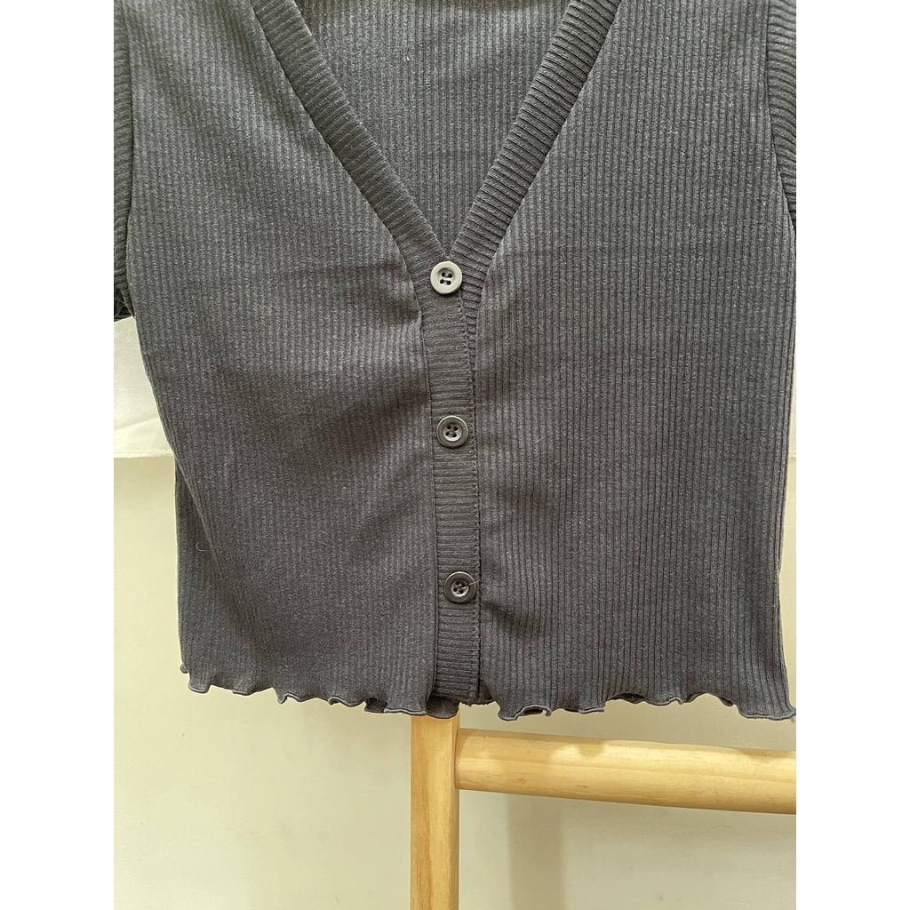 Áo Croptop Tay Ngắn Cổ V Phối Nút
