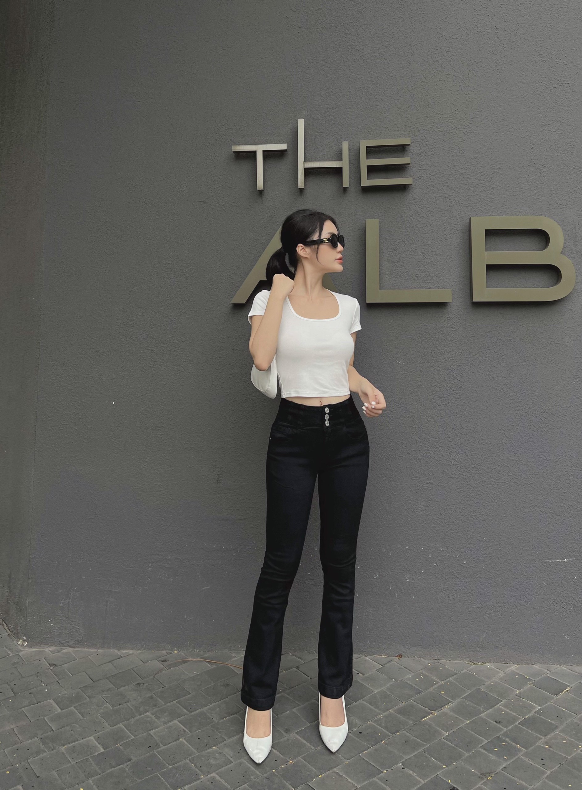 Quần Jean Nữ Ống Loe Đen 3 Cúc Cạp Cao Co Giãn Trơn Dáng Dài Gấu Bản To  CT Jeans