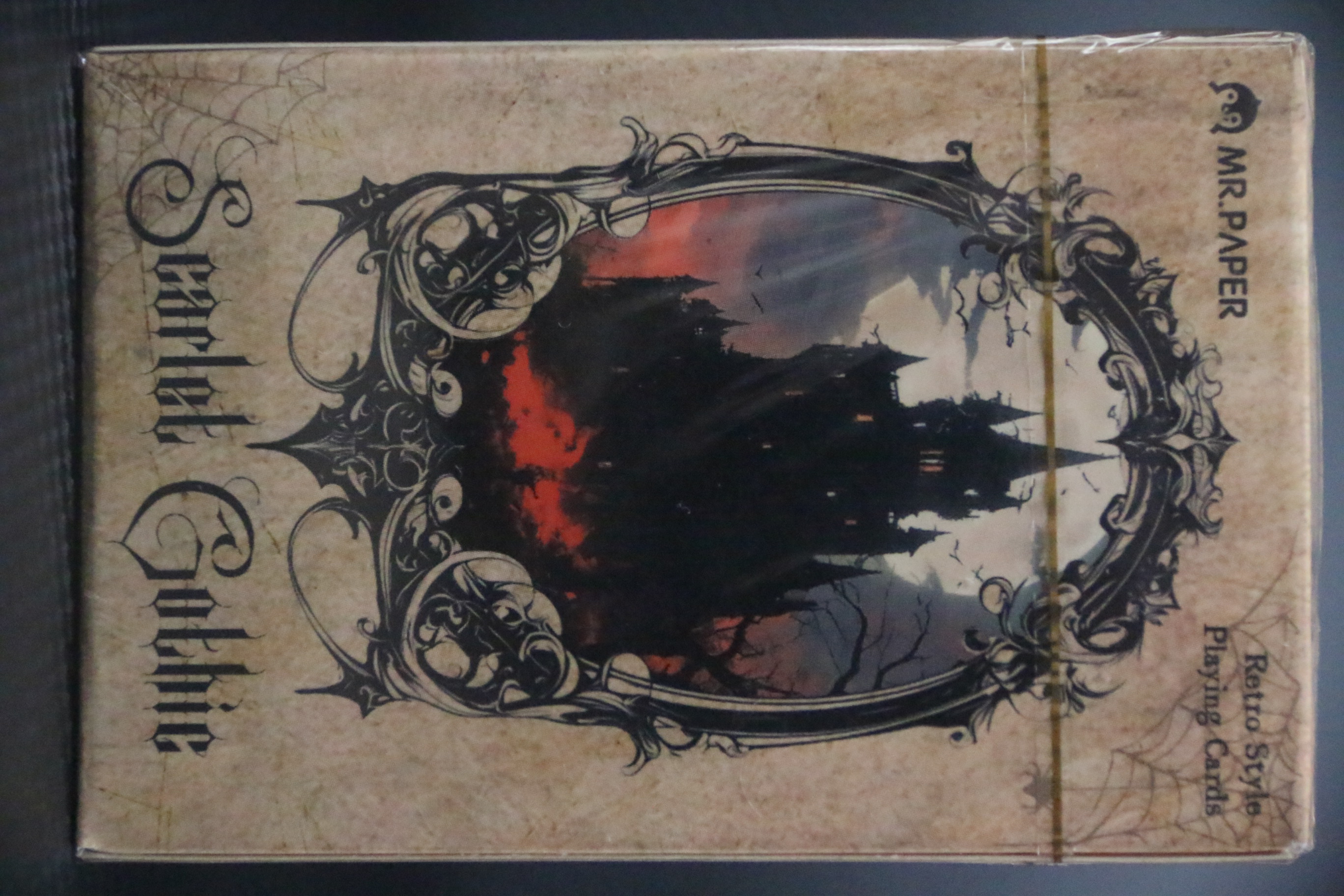 Bài 52 lá Scarlet gothic