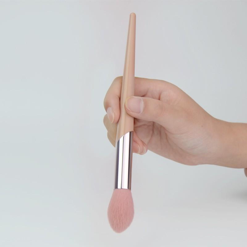 Cọ Đánh Highlight Fenty F111