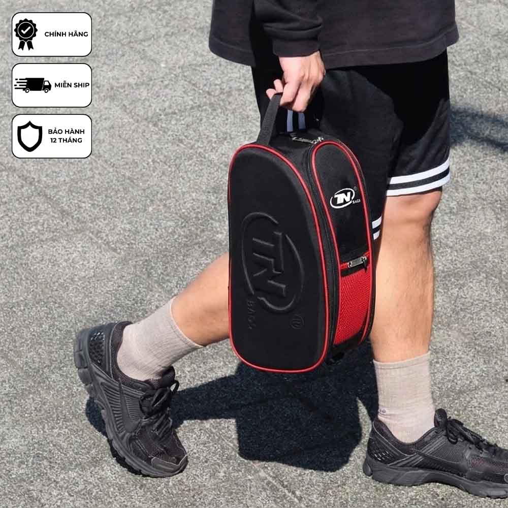 Túi Đựng Giày Đeo Chéo 2 Ngăn Chống Nước TN Bags TN.B 9001 – Túi Đựng Giày Bóng Đá, Túi Gym Thể Thao Màu Đen Đỏ Năng Động Cao Cấp!