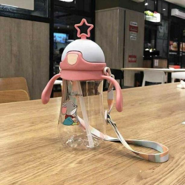 Bình uống nước ngôi sao có quai đeo đi kèm vô cùng xinh xắn cho bé